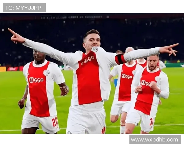 阿贾克斯与费耶诺德激战正酣谁将赢得这场荷甲巅峰对决